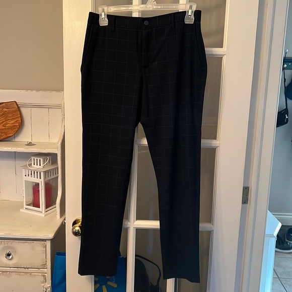 Zara - Picture 1 of 2